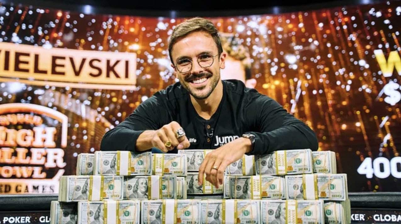Ο Yuri Dzivielevski είναι ο νικητής του $100K Super High Roller Bowl για $1.300.000