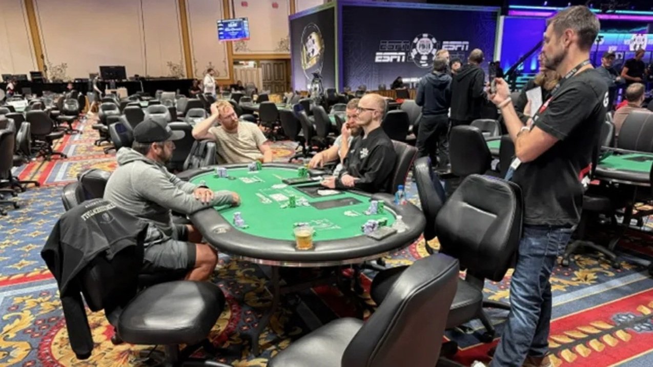 WSOP: Έκανε tank για 17 λεπτά για το pay jump, αλλά αποκλείστηκε λίγα λεπτά αργότερα